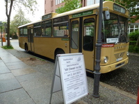 Sonntag, den 2. Juni 2013, 10.00 Uhr, Regen, sprich Museumswetter; Wagen 1957 als Blickfang davor